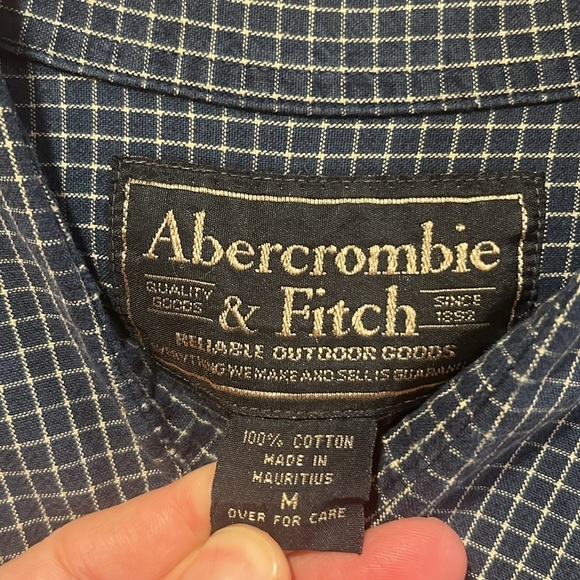Abercrombie & Fitch men’s button down shirt size medium. - Picture 3 of 7